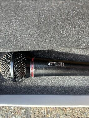 V-tech Black Dynamic Handheld Microphone with On/Off Switch
